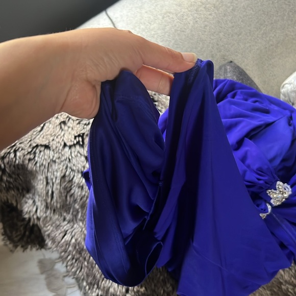 Calvin Klein One Shoulder with Silver detail Size 10 - Picture 14 of 14